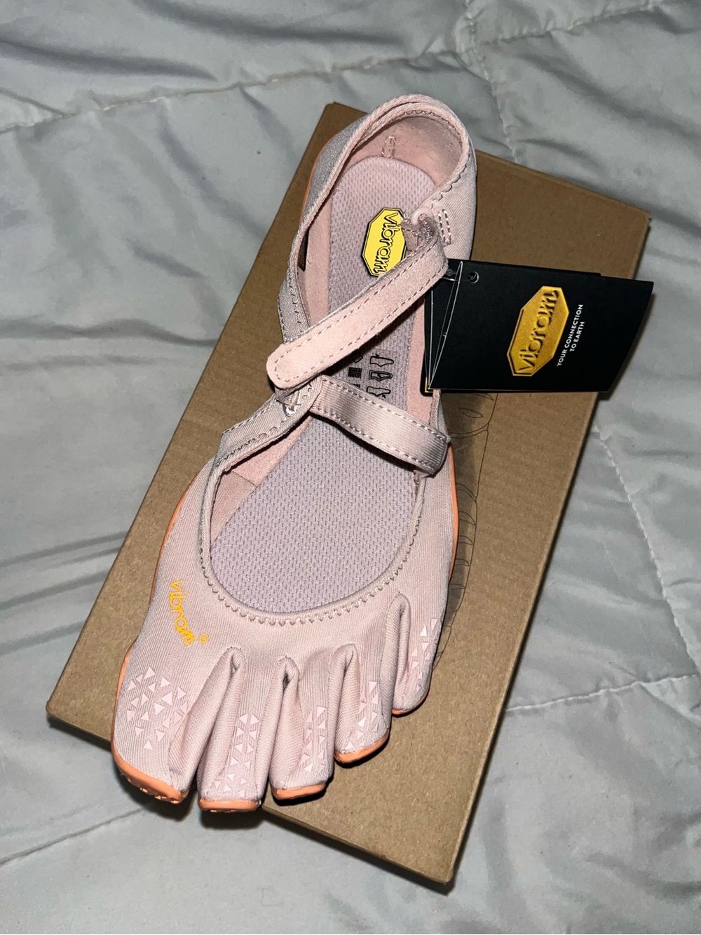 Vibram Women’s FiveFingers V-Soul Pale Pink - Picture 2 of 4